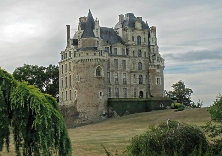 The World’s Most Haunted Spots and Their Dark Secrets