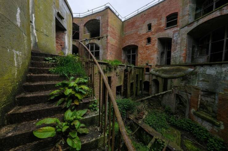 20 Abandoned Places Around the World That Look Like Scenes From a Post-Apocalyptic Movie