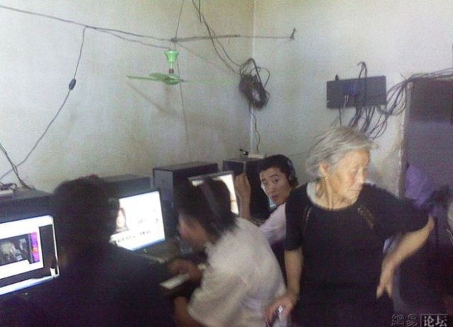 A cybercafé in China (5 pics)
