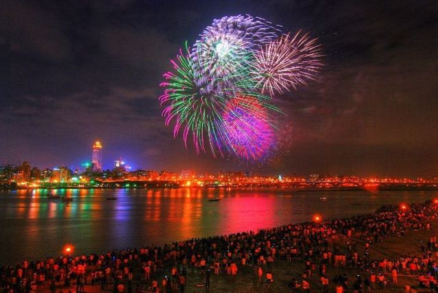 New Year’s fireworks (26 pics + 1 video)
