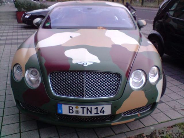 A camouflaged Bentley (3 pics)