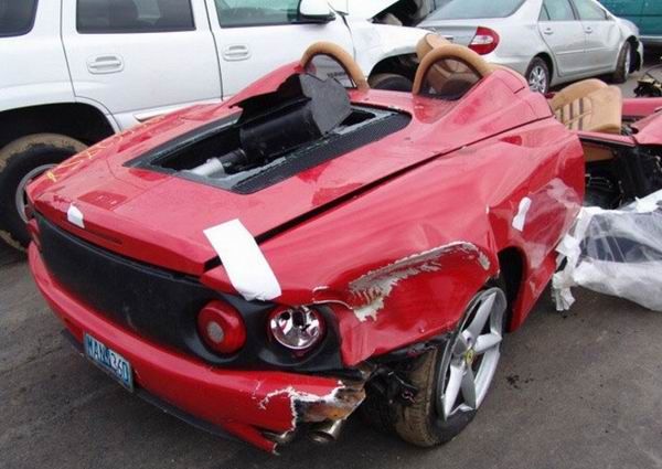 Crashed Ferraris (40 pics)