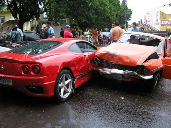 Crashed Ferraris (40 pics)