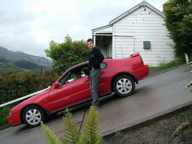 Baldwin street, the steepest street in the world (11 pics)