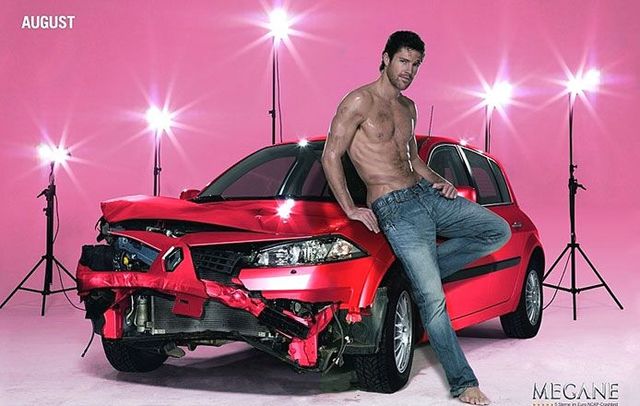 2009 Renault Calendar (13 pics)