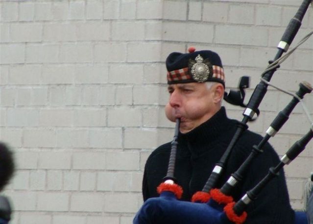 bagpipe player tunes
