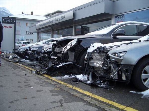 Wrecked cars (5 photos)