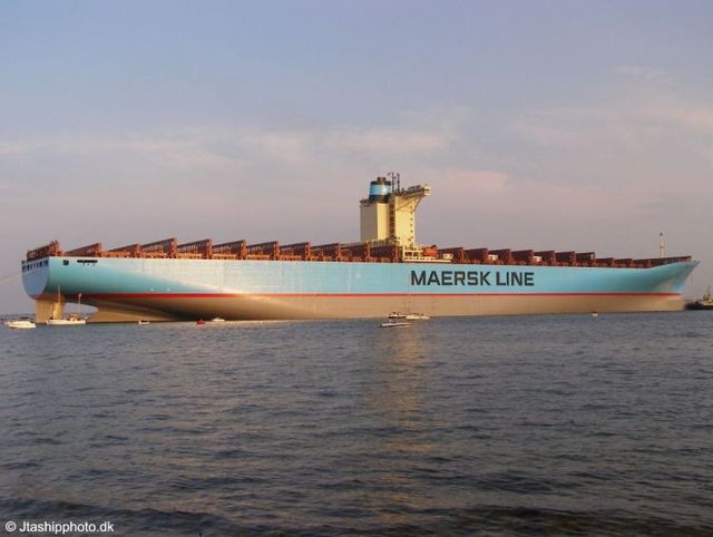 The Largest Container Ship In The World (18 pics)