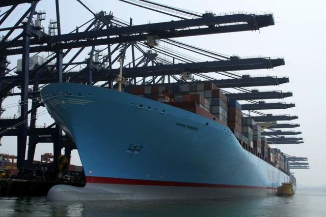 The Largest Container Ship In The World (18 pics)