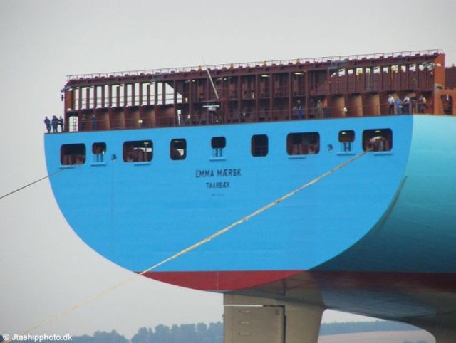 The Largest Container Ship In The World (18 pics)