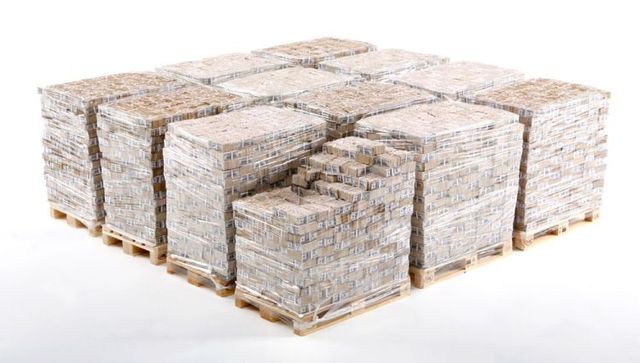 How looks one billion dollars in cash? (4 pics)