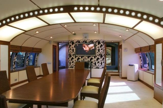 Boat becomes a luxury yacht (21 pics)