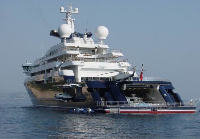 Octopus, the largest private yacht in the world (53 pcs)