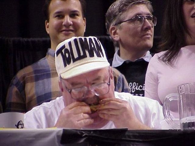 Wing Bowl, an annual eating contest (19 pics)