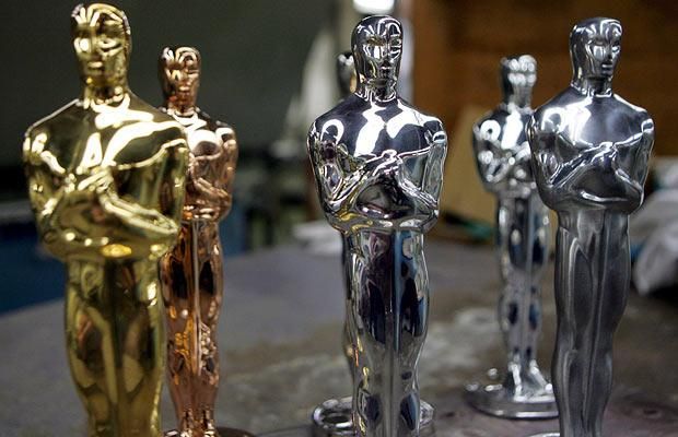 How do they do Oscar Statues? (23 pics)