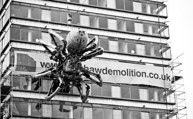 Wow!! A giant mechanical Spider!! (23 pics)