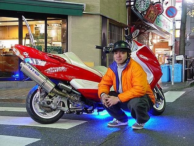 Japanese scooters (20 pics)