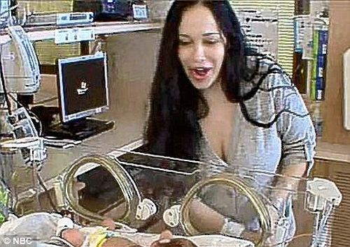 Mother of octuplets  (13 pics + 1video)
