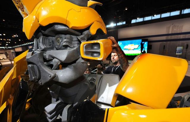 Autobot Bumblebee from Transformers 2 (9 pics)