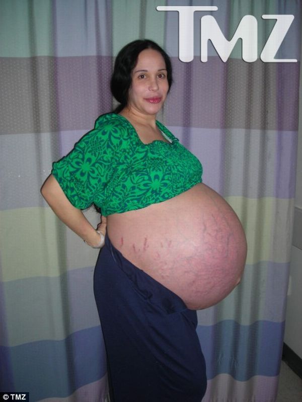 Nadya Suleman and her octuplets (4 pics)