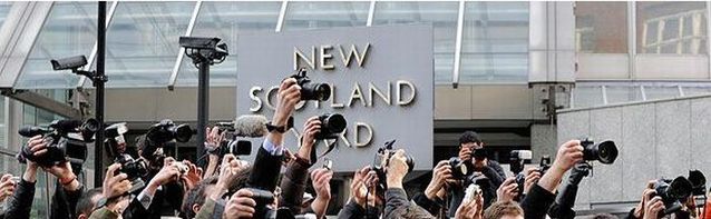 Photographers protest in front of Scotland Yard (9 pics)