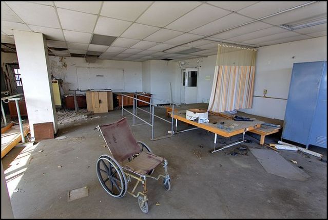 Abandoned hospital (36 pics)