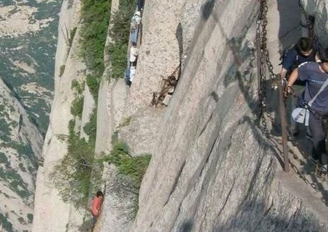 The most dangerous mountain hiking trail…(22 pics)
