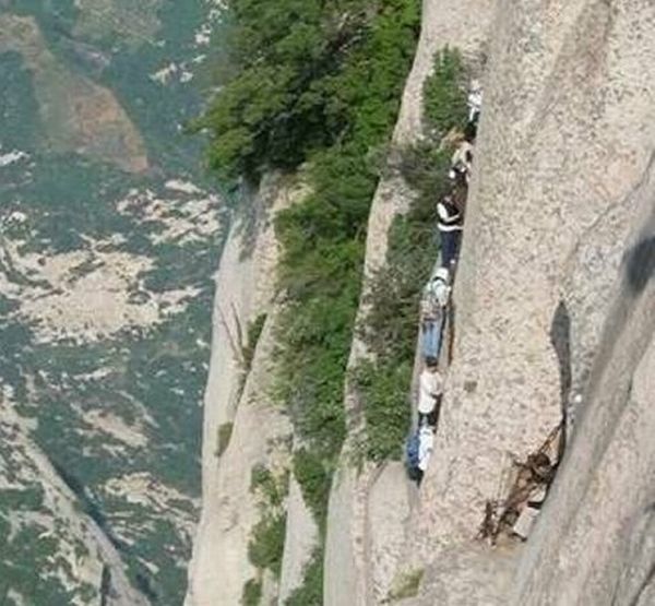 The most dangerous mountain hiking trail…(22 pics)