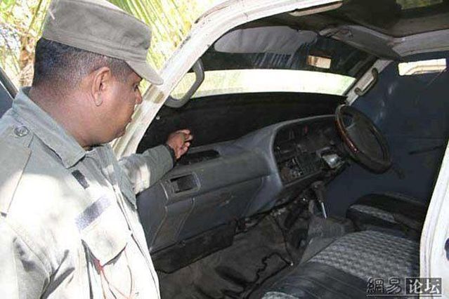 Bulletproof car from Somalia for VIP (8 pics)