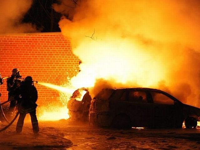 Luxury cars are being burnt in Germany (16 pics)