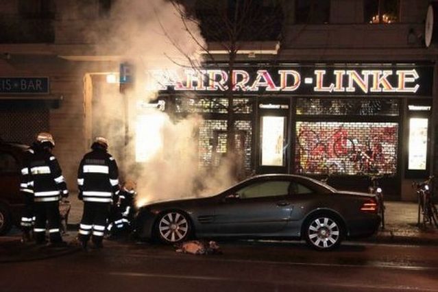 Luxury cars are being burnt in Germany (16 pics)