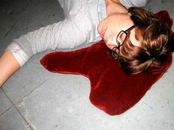 Blood puddle pillow (9 pics)