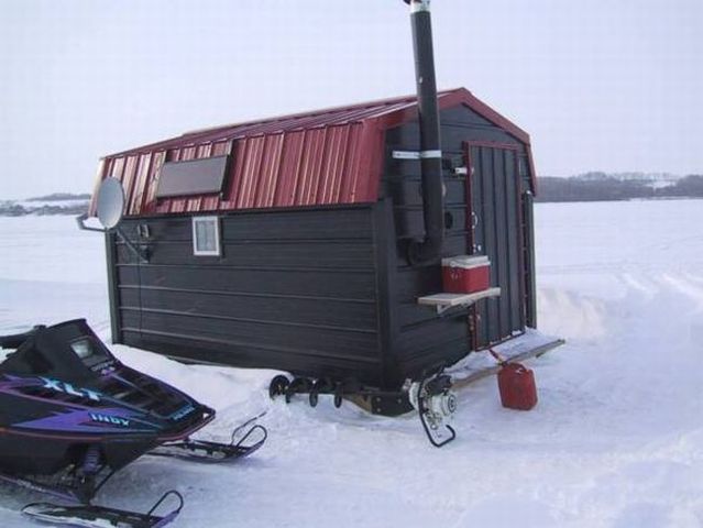 Great hut for winter fishing (10 pics)
