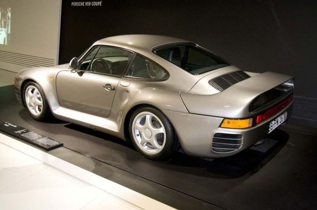 Porsche museum in Stuttgart (51 pics)