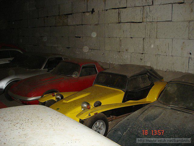 Unique garage in Portugal (64 photos)