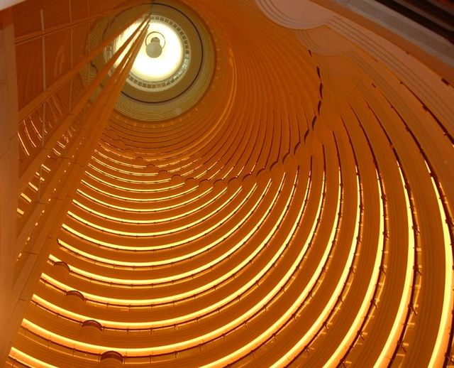 Jin Mao Tower - the beauty of building engineering (6 photos)