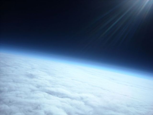 Pictures taken of space with a cheap camera and a balloon (41 pics) 