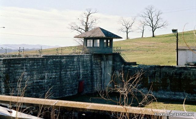 Abandonned prison (33 pics)