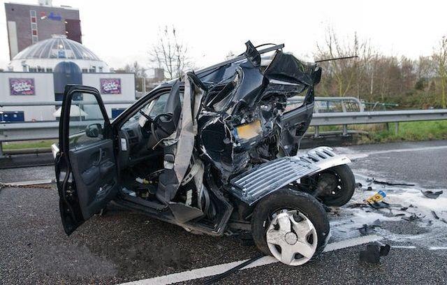 Road crash: Hummer H3 vs Suzuki Ignis (7 pics)
