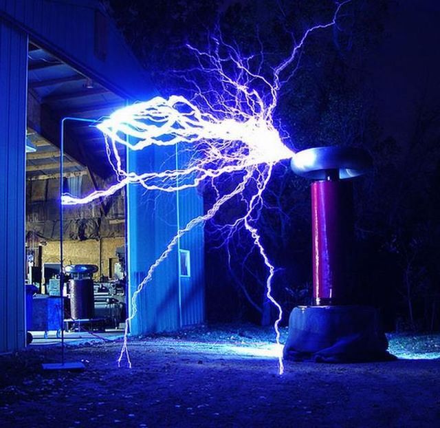 Tesla High Voltage Generator (32 pics)