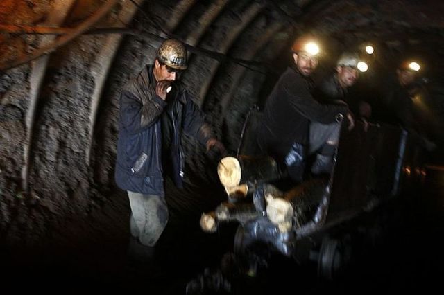 Miners in Afghanistan (12 photos)