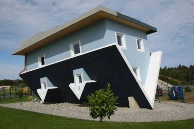 House upside down (13 pics)
