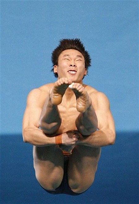 People’s faces when they jump into the water (14 pics)