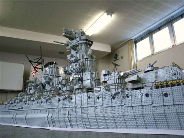 Lego Yamato battleship (28 pics)