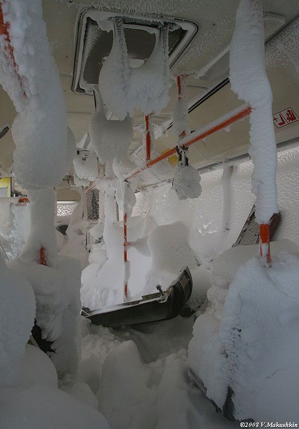 Public transport where it’s very cold (20 pics)