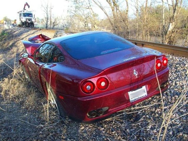 Another wrecked exotic car (8 pics)