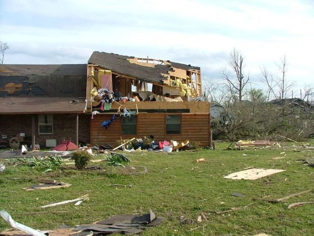Tornado hits the United States (36 pics)