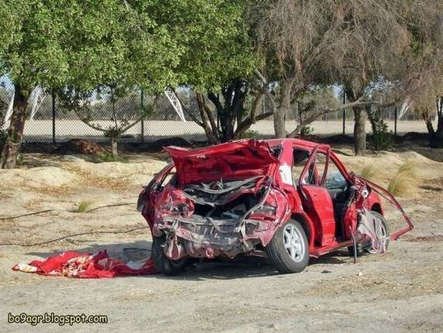 Picture chronicles of road accidents in Kuwait (44 pics)