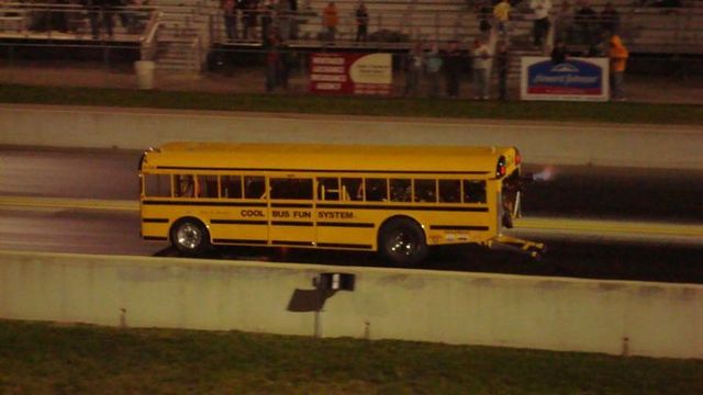 Drag-Racing Buses (6 pictures + 3 videos)