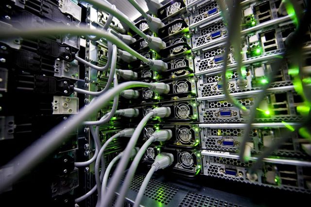 What is inside of a computer data centre? (30 pics)